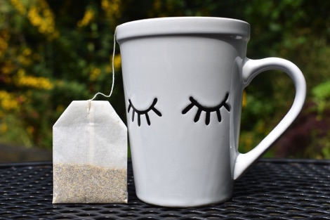 Smiley mug with teabag